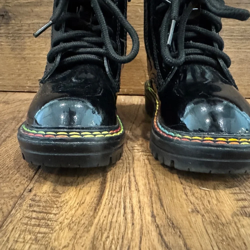 New Kurt‎ Geiger London Mini Birdie Black Patent Combat Boots Rainbow Size 5